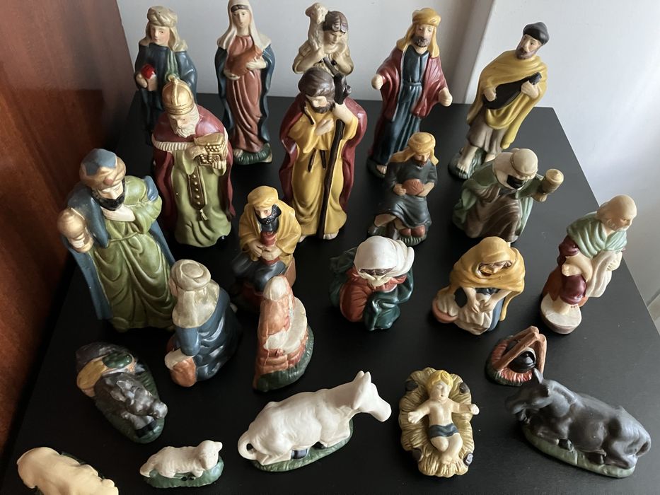 Nativity Scene with 23 Figures