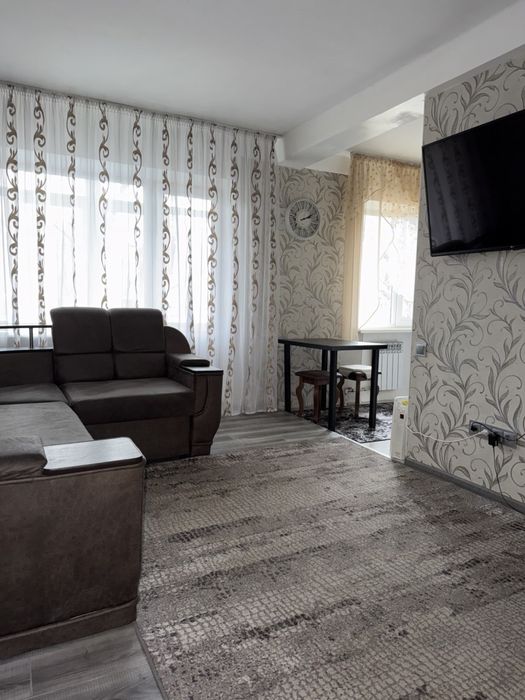 Здам подобово 3-кімнатну картиру.