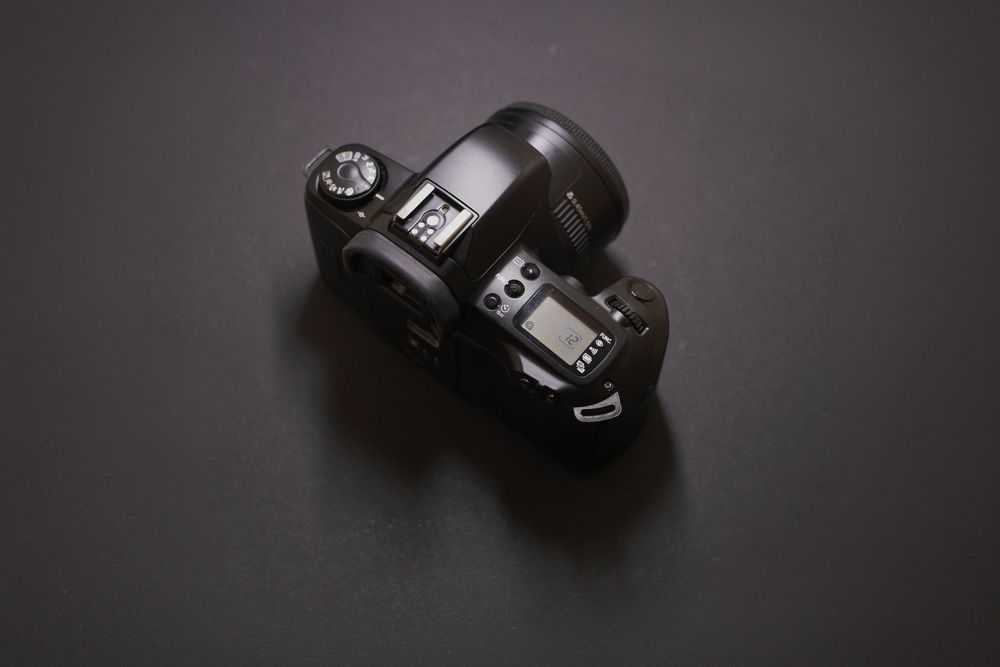 Плівковий фотоапарат Canon EOS Kiss + Canon EF 50mm f/1.8 II — комплект у відмінному стані