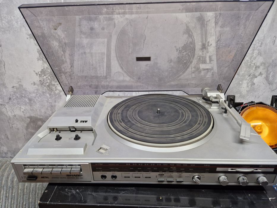 Gramofon / Studio Sharp SG-290