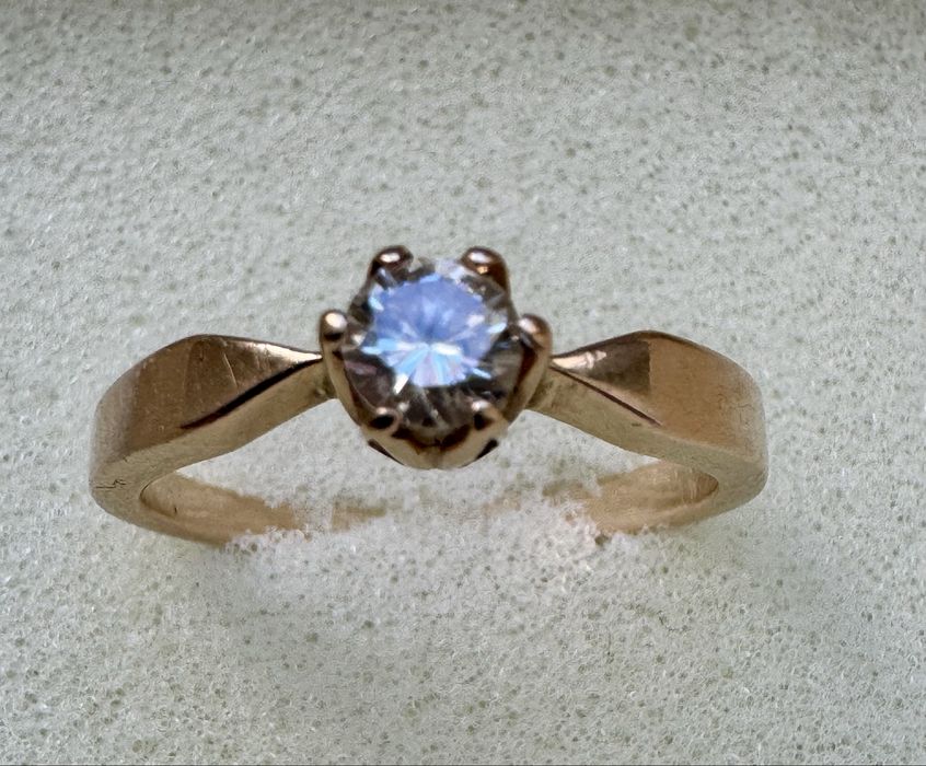 Pierścionek złoty z brylantem