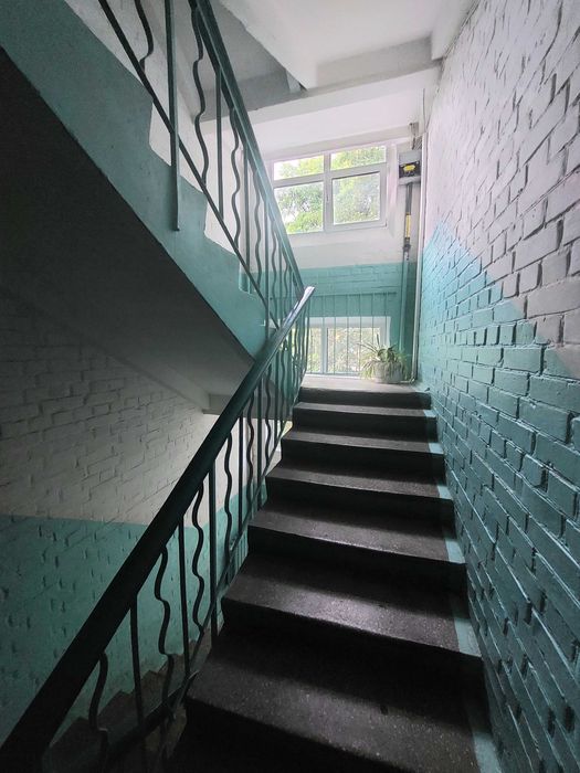 Без комісії продам 2-к.  Маккейна, 38а. Метро Звіринецька - 5 хв. пішк