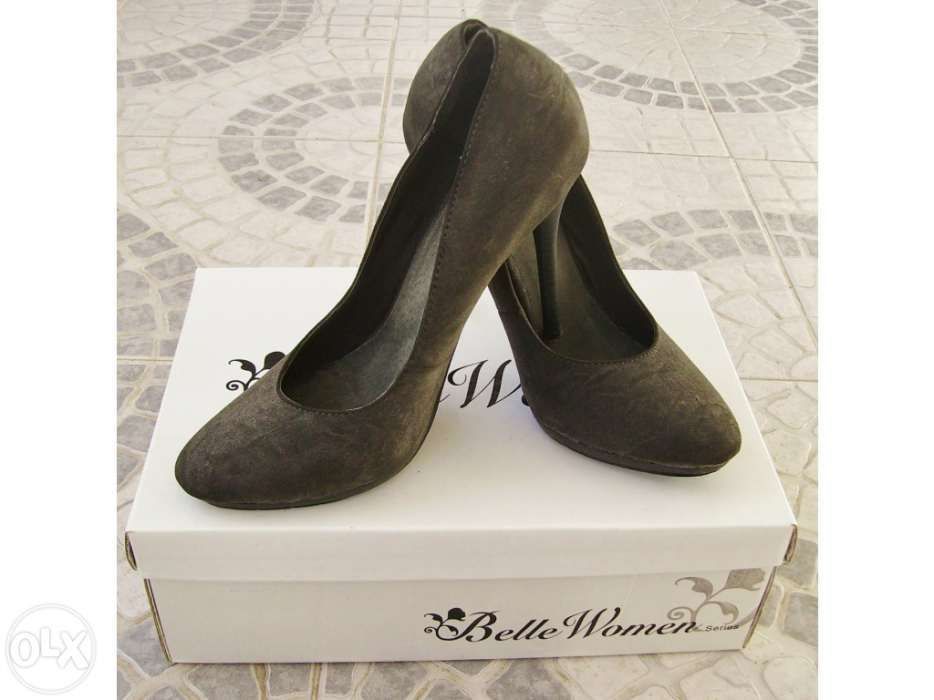 Sapatos Cinzentos - Tamanho 38 -