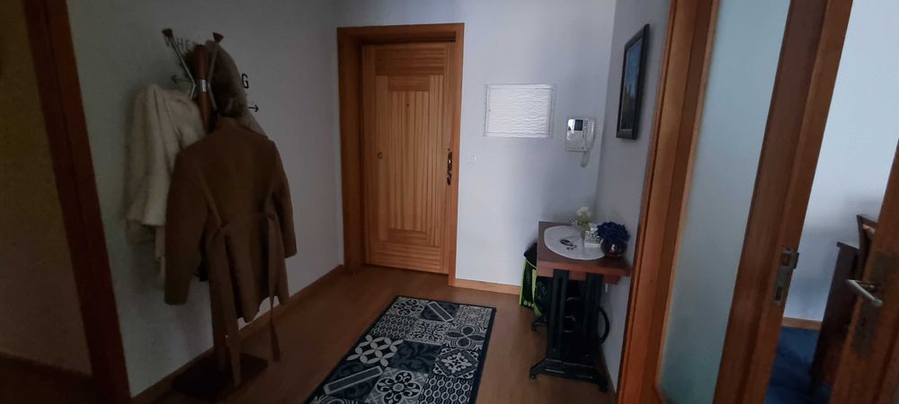 Alugo T2 com suite e aquecimento central no centro de Valongo.