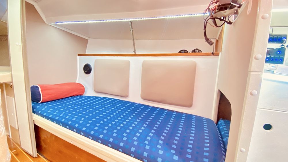 Яхта Colvic UFO 27