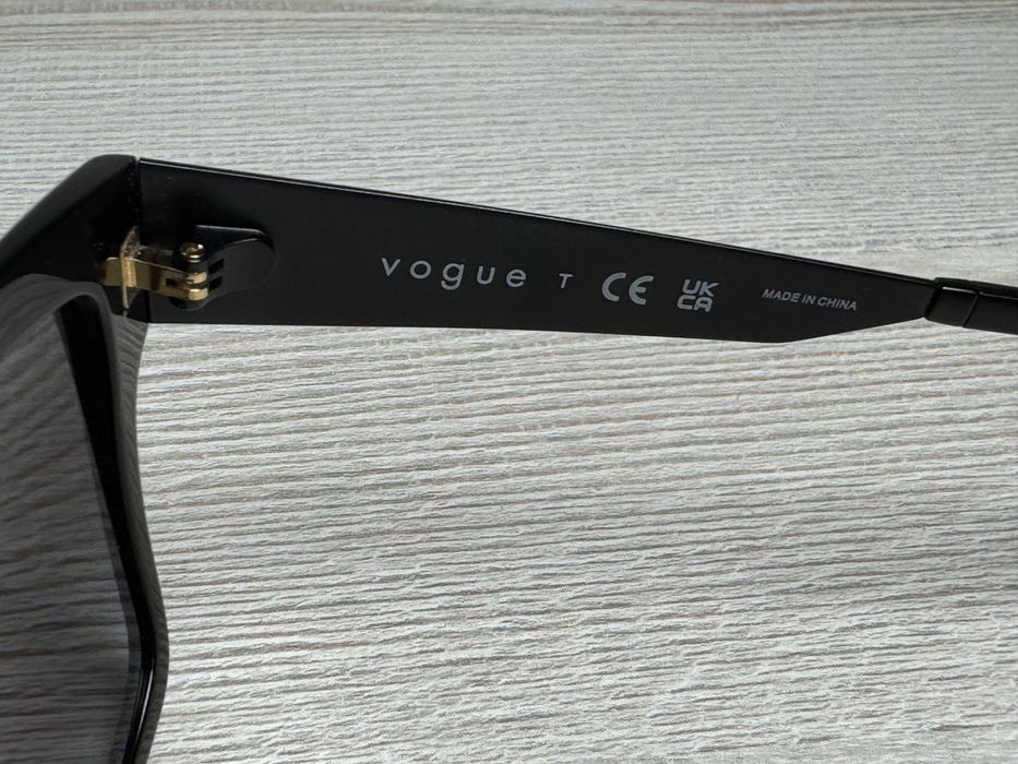 Сонцезахисні окуляри VOGUE