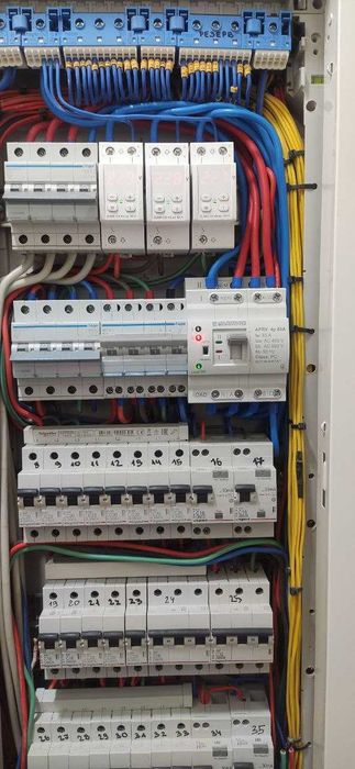 Електрик • Встановлення інверторів, акумуляторів, АВР•Київ, Борщагівка