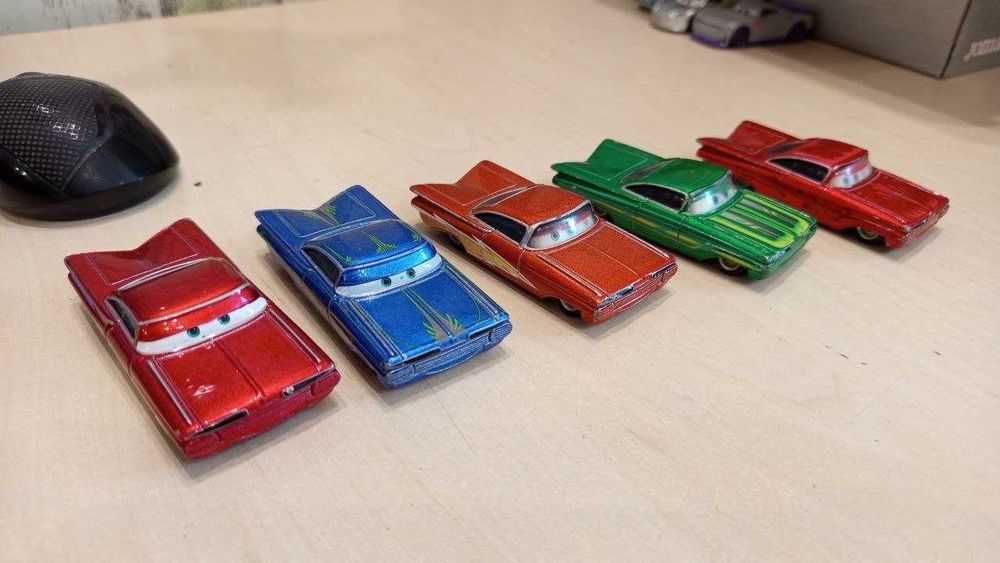 Розпродаж машинок колекції  Тачки Disney Pixar Cars