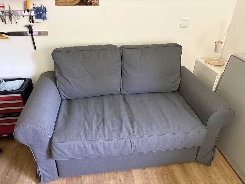Sofá cama 2 lugares modelo Backabro Ikea, 190 cm de largura por 90 de profundidade, Cama com 120 cm de largura por 200 cm de comprimento. Como novo.