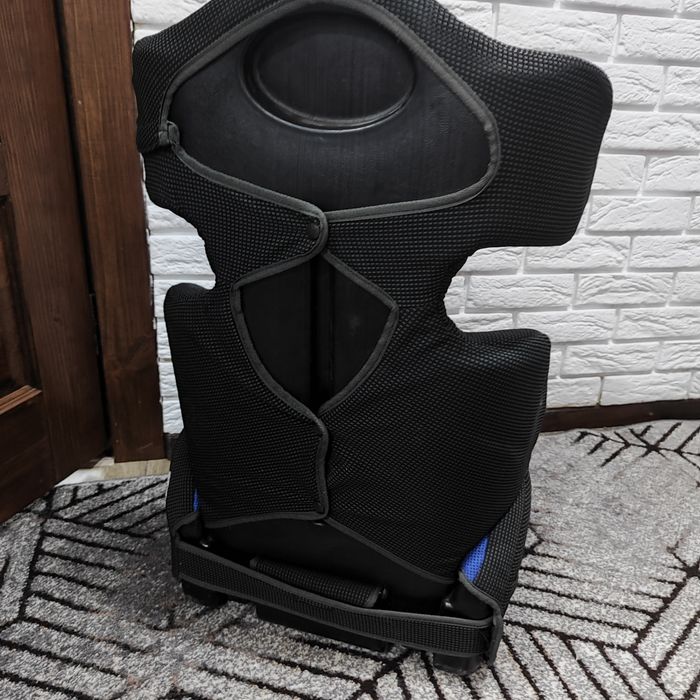 Автокрісло бустер