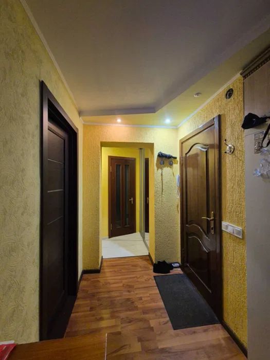 Продам гарну трикімнатну квартиру р-н Шкільний.