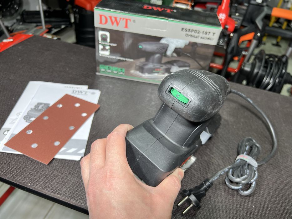 Шлифовальная машина вибро DWT ESSP02-187 T + регулировка скорости