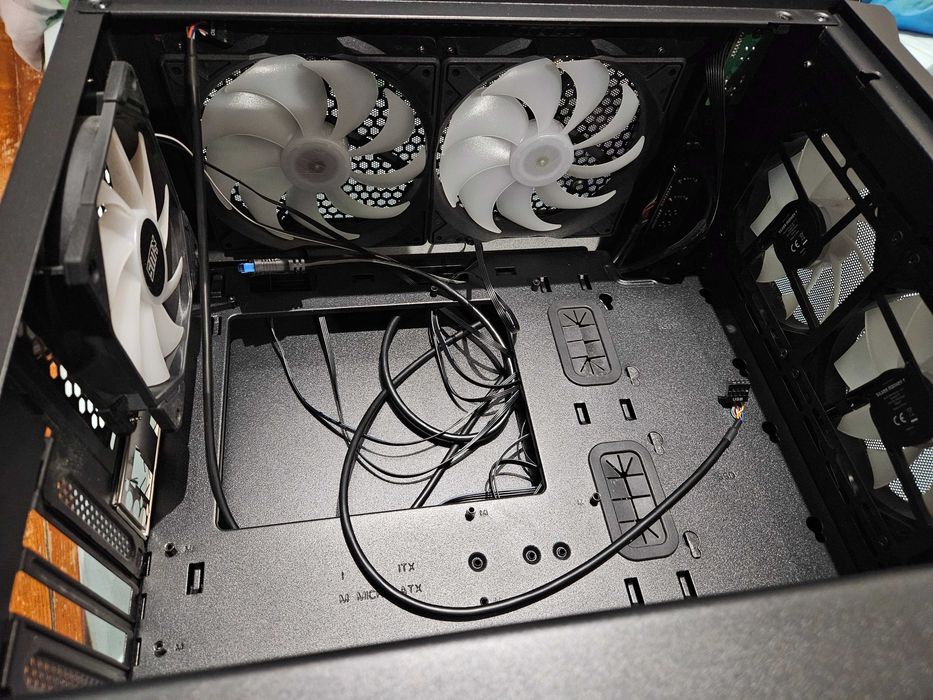 Obudowa Genesis Irid 503 V2 jak nowa