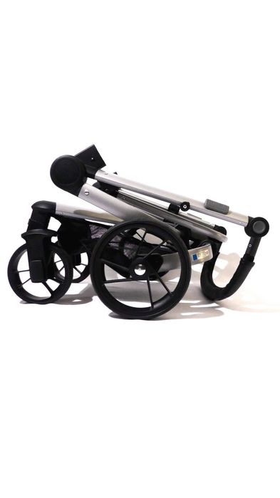 Conjunto de viagem ovo+alcofa+carrinho+base ISOFIX Babybuggz Revo 3in1