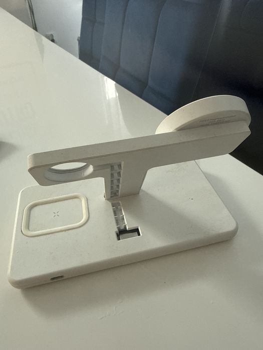 Ładowarka z ladowaniem magnetycznym do iphone