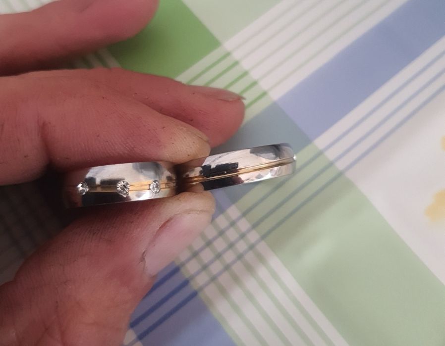 Alianças em titanium e ouro laminado 18k