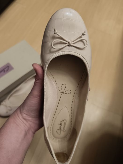 Жіночі нюдові балетки Clarks