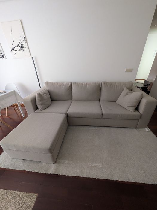 Sofá com chaise longe