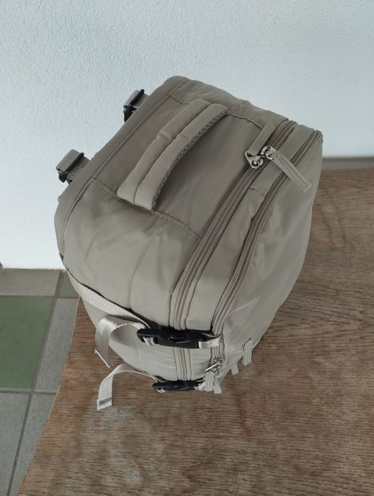 Plecak bagaż podróży do samolotu Nowy jasna oliwka beż