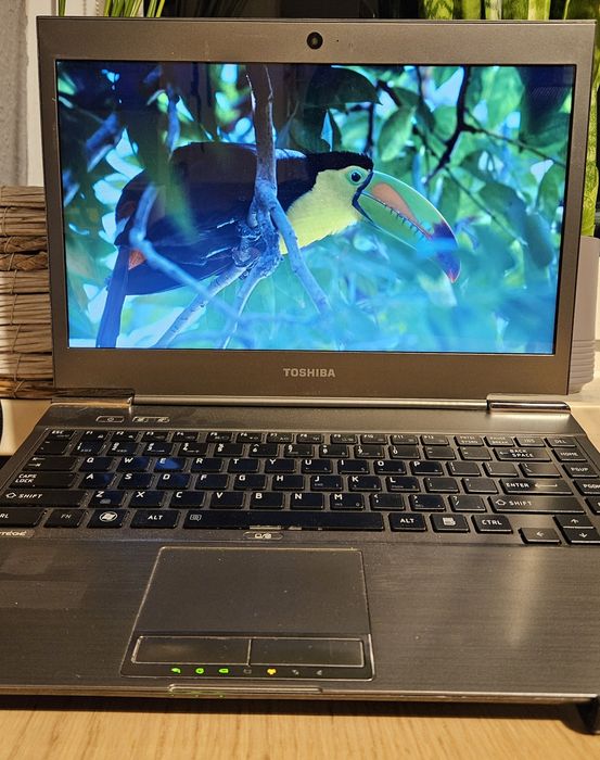 Ultrabook TOSHIBA Z835-P330 - WIN 11 - 4GB RAM - Intel I3 - 128 GB SSD
