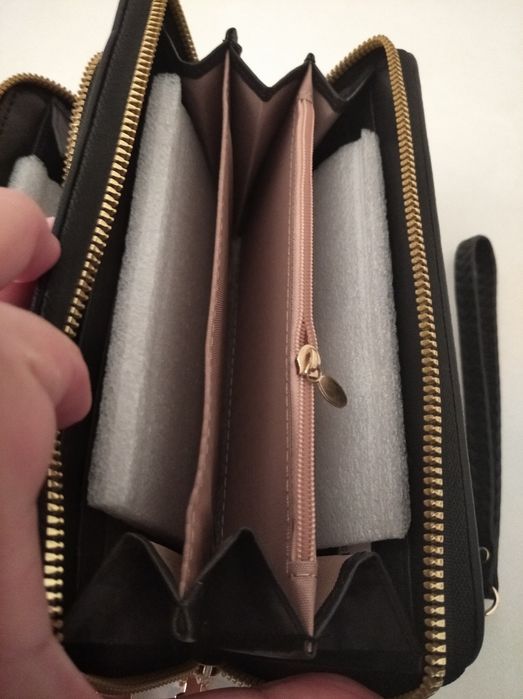 Carteira nova de cor preta