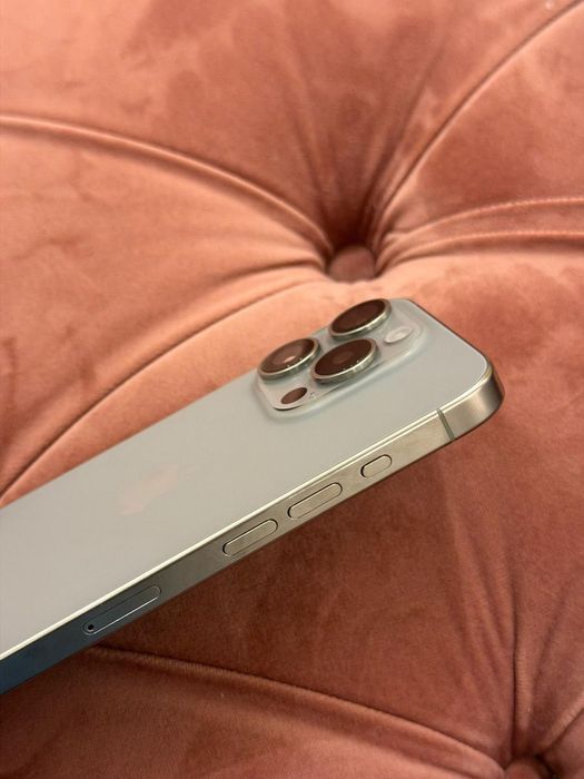 Apple iPhone 15 Pro 256GB Titânio Natural - Como Novo (c/ Caixa)