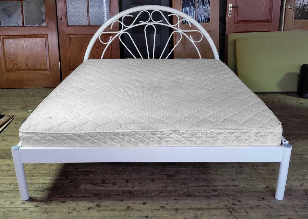 Кровать двухспальная металлическая с матрасом 2000 Х 1600