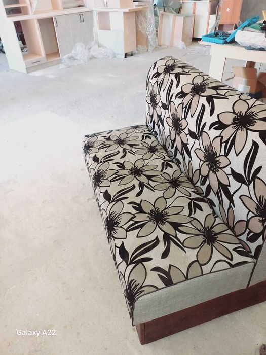 Продаються дивани для кафе