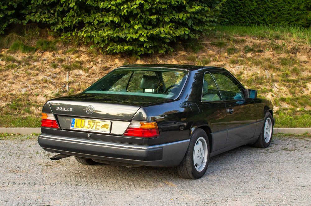 Mercedes Benz W124 coupe