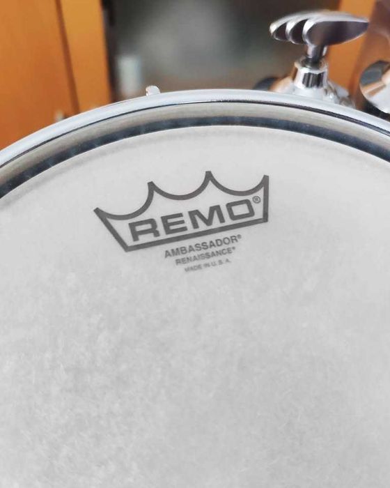 Yamaha Stage Custom Advantage Nouveau + peles profissionais + Suportes