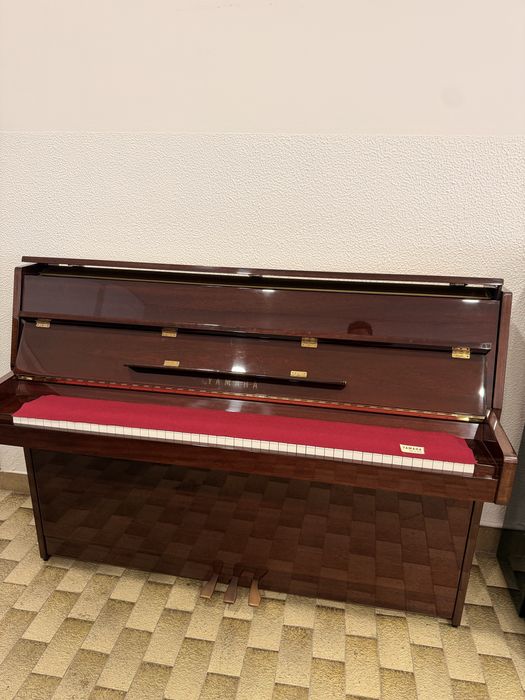 Piano Yamaha C108