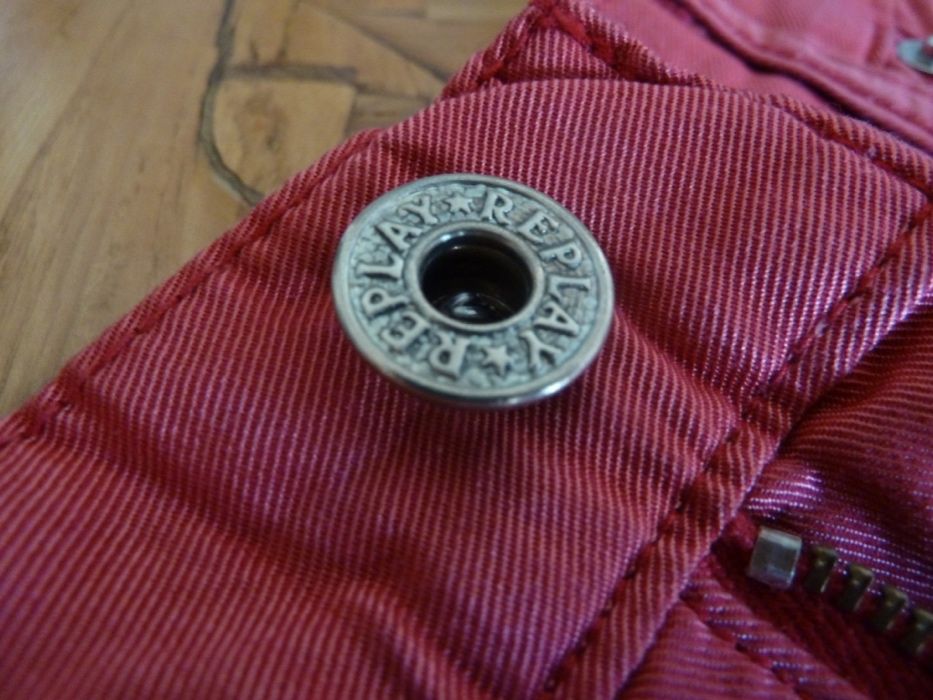 Calças rosa avermelhado, acetinado, Replay (Versace, Lauren)