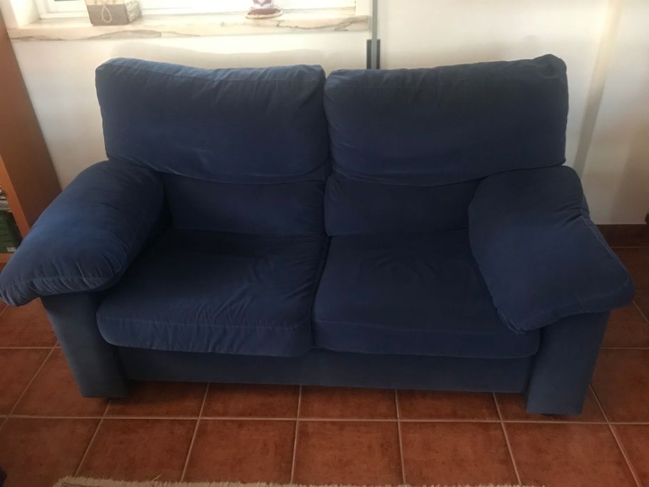 Sofá Azul em muito bom estado.