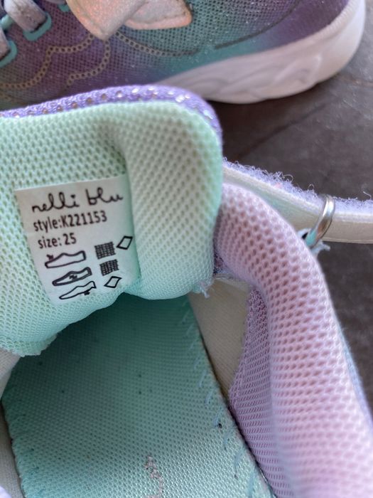 Buty sportowe, nelli blu, świecąca podeszwa, rozmiar 25