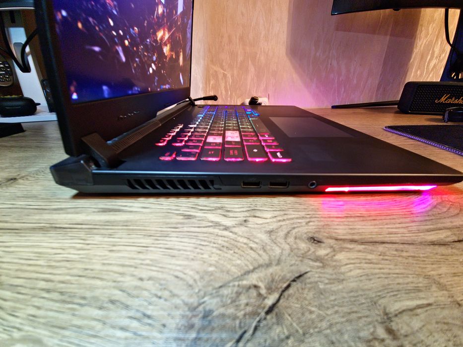 Rog STRIX g17 713 r9 5900hx, 6800m 12 gb, 32 gb ram 1t ssd,