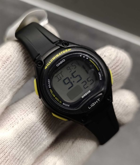 Zegarek sportowy damski Casio Illuminator LW-203, nówka sztuka