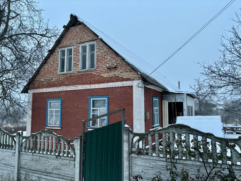 Продаж будинку з житловим флігелем у тихому місці.єВідновлення !