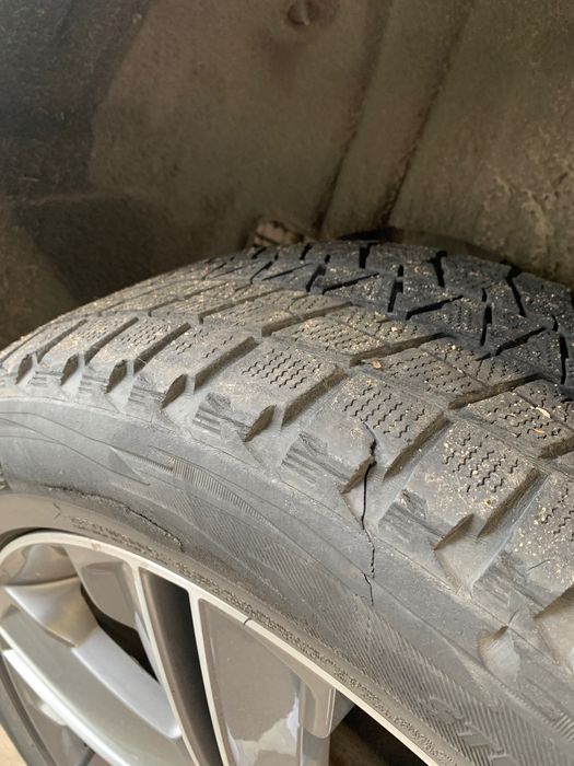 Opony Zimowe Bridgestone Blizzak DM V-1, P235/55 R19 101R (4szt)