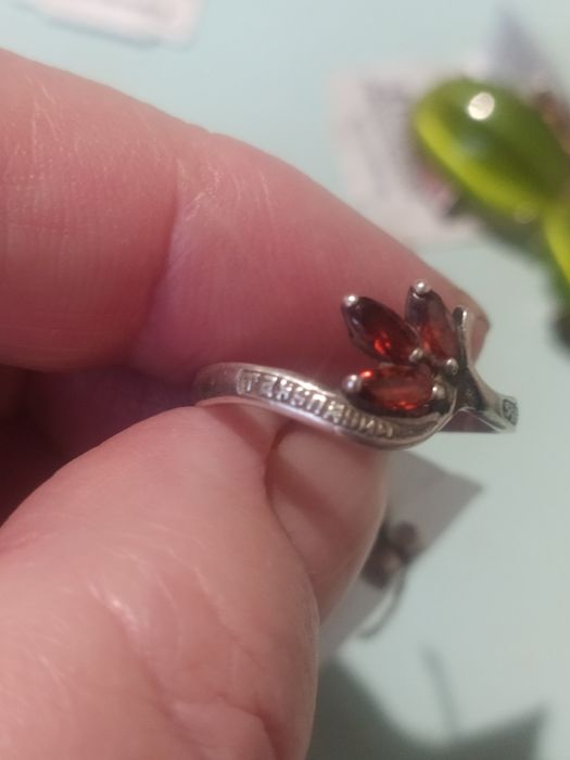 Серебро новое продам