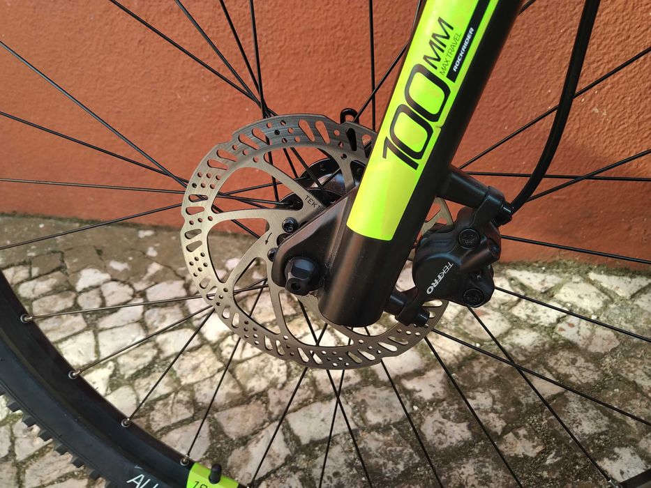 bicicleta BTT Decathlon Btwin Rockrider ST530