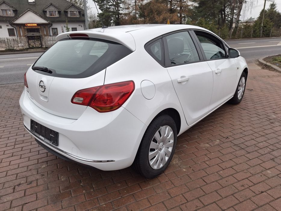 Opel Astra J benzyna