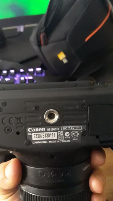 Câmera Canon em perfeito estado
