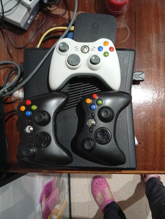 Xbox 360 + comandos+ Kinect+ jogos