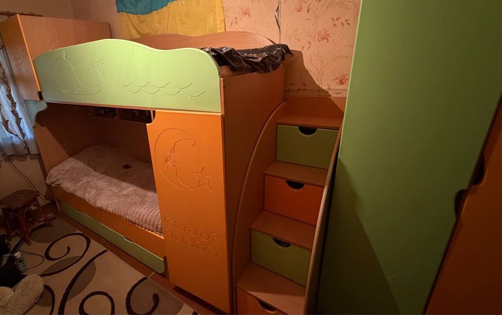 Ліжко,столик,шкаф меблі