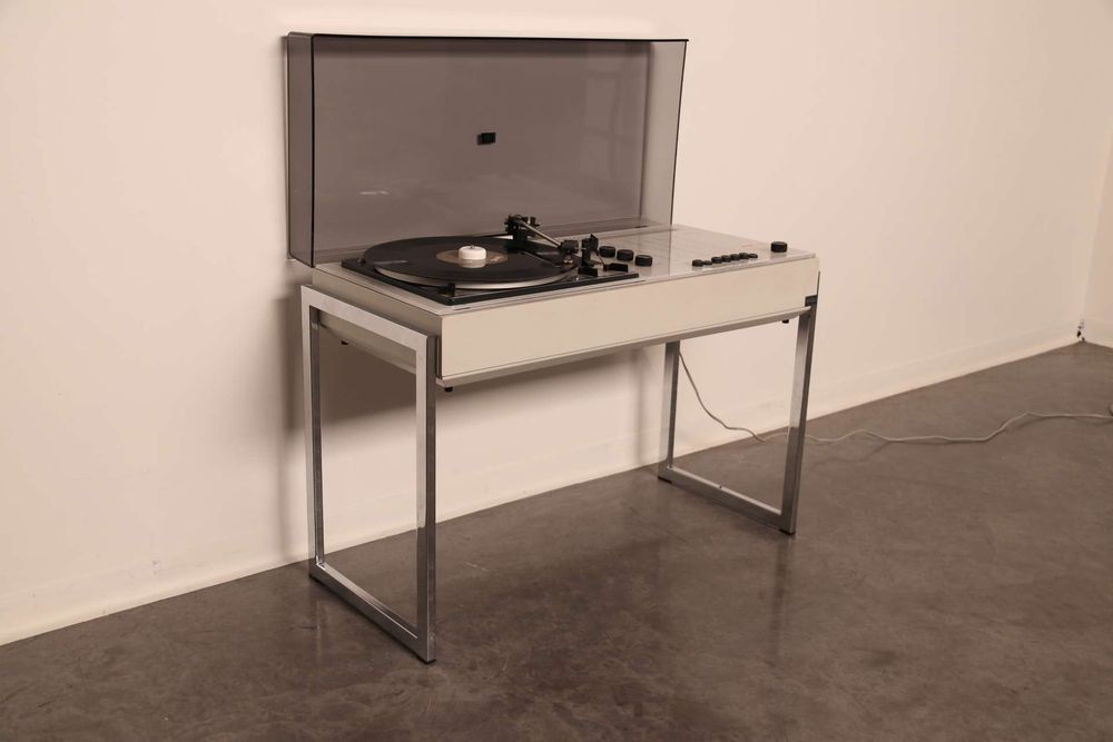 Wega 3202L stereo center