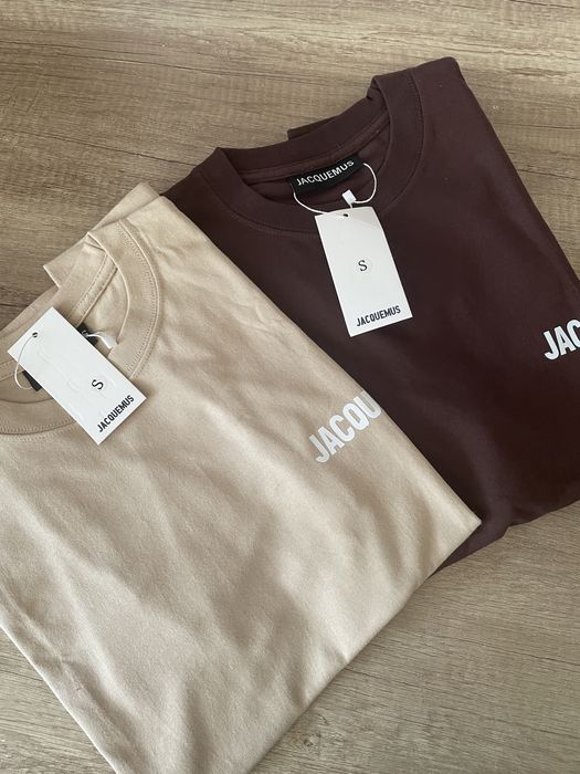 Футболки в наявності