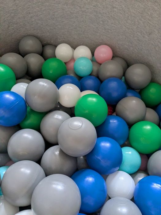 Сухий басейн, басейн з кульками