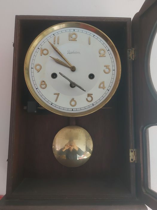 Relógio de parede reguladora
