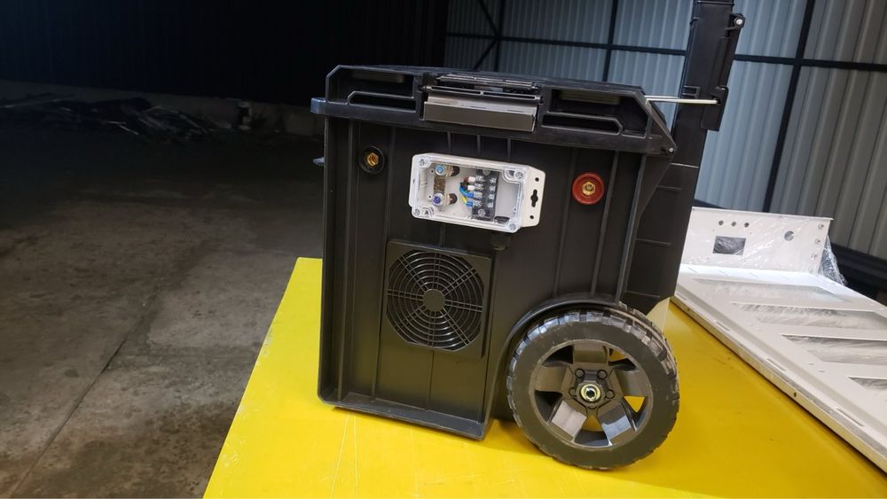 Зарядна станція аккамулятор ДБЖ