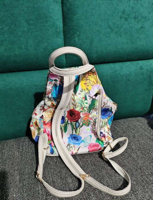 Plecak damski w kwiaty